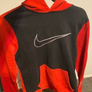 ✨red and black nike hoodie🖤